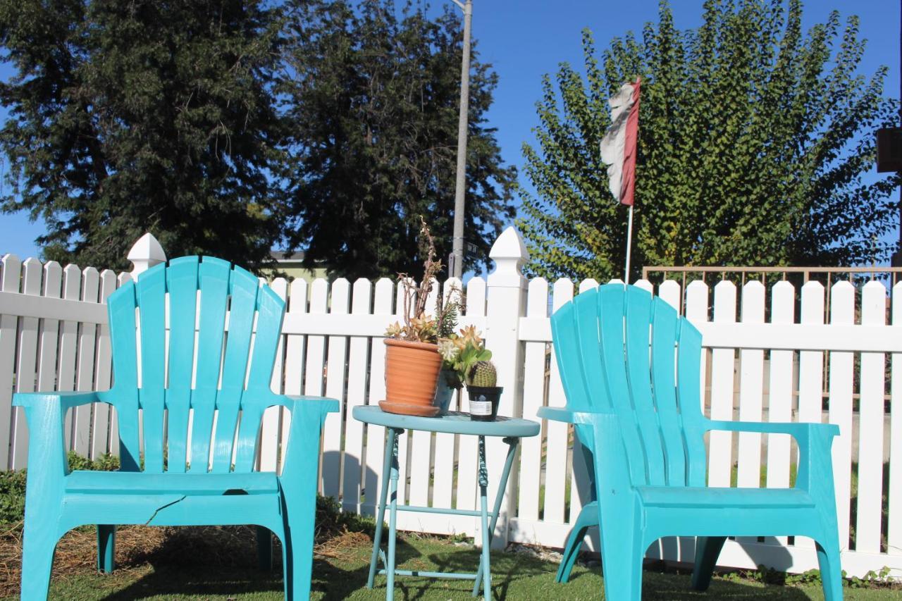 240 Usc Turquoise House Bed & Breakfast Los Angeles Exterior photo